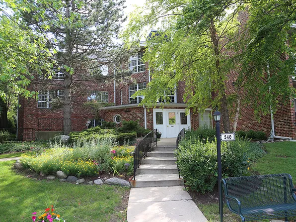 540 Biesterfield Rd #B221, Elk Grove Village, IL 60007