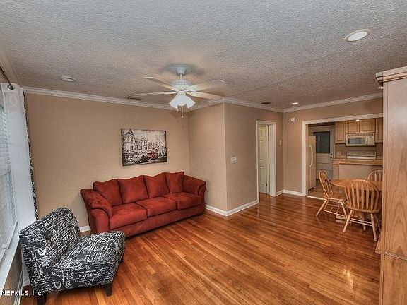 2nd image of 338 Laurina St