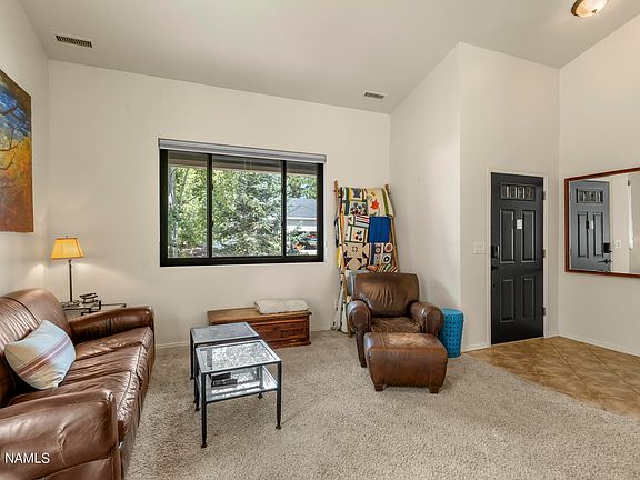 5th image of 905 W Lone Star Trl