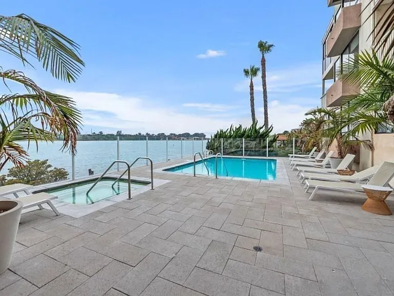 4513 Cove Dr #12 — Photo 32