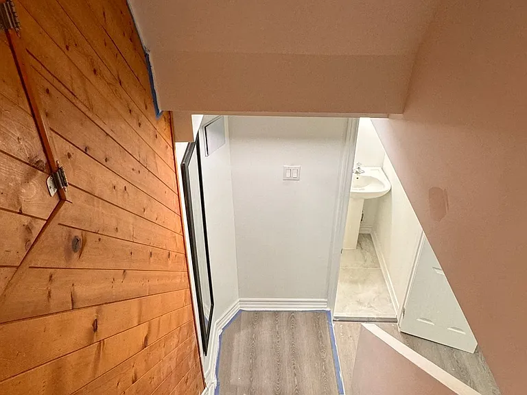 980 Midland Ave #BASEMENT — Photo 11