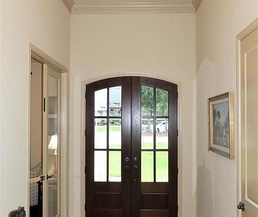 13 foot tray ceiling makes for a grand entry.