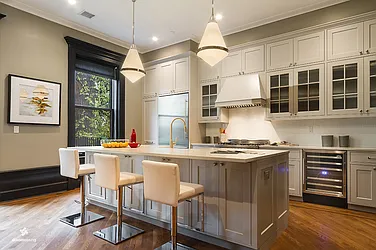 Rented by Dixon Advisory USA Inc.