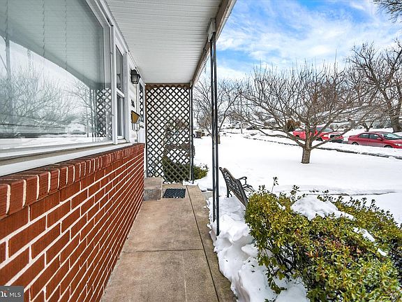 4th image of 300 Northview Ave