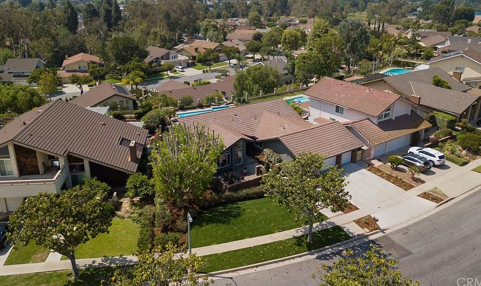 2nd image of 1732 N Mountain View Pl
