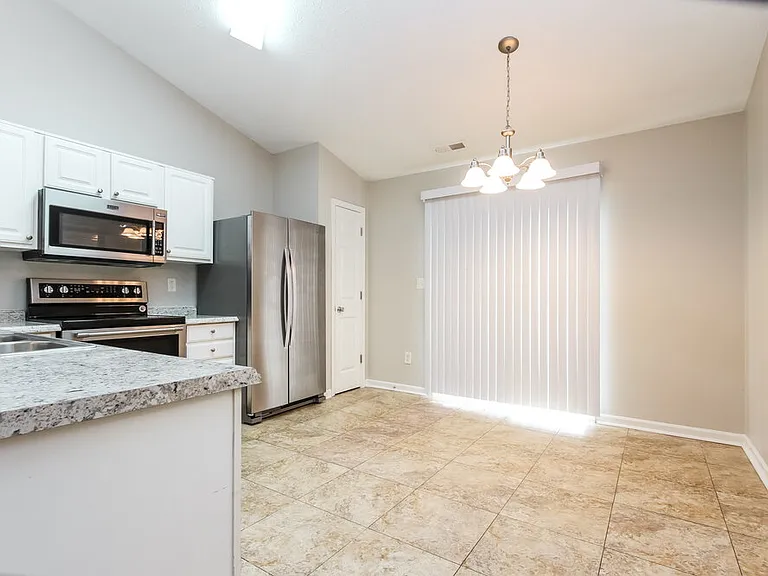 1108 Newgate Cir — Photo 5