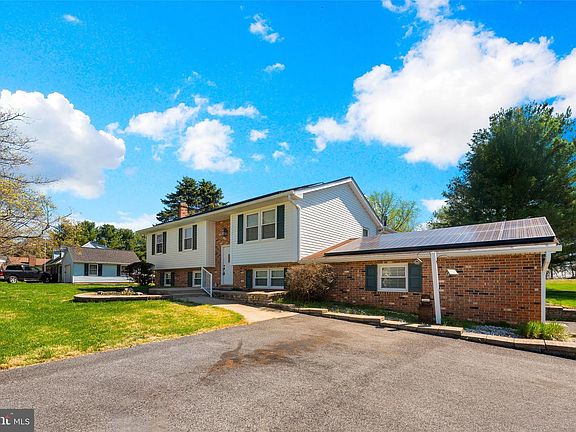 3rd image of 2233 Ridgemont Dr