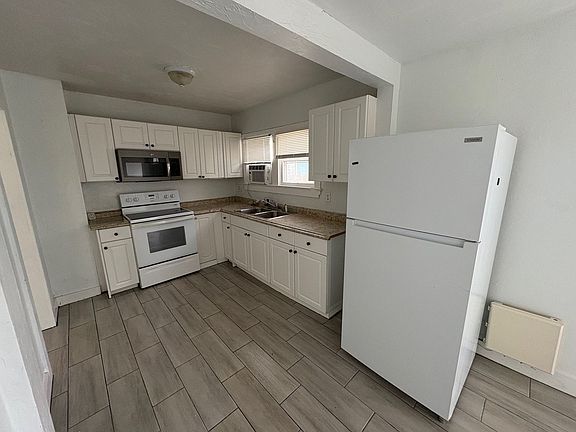 2nd image of 1608 Ballard Park Dr