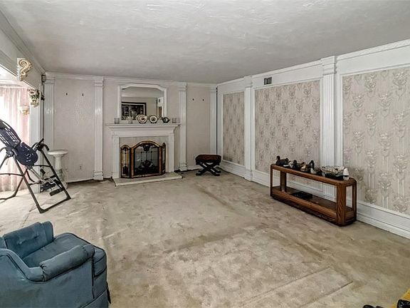4th image of 25573 Niles St