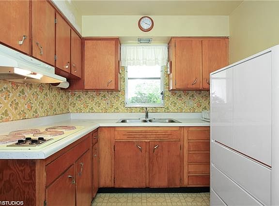 3rd image of 1825 Collier Ave