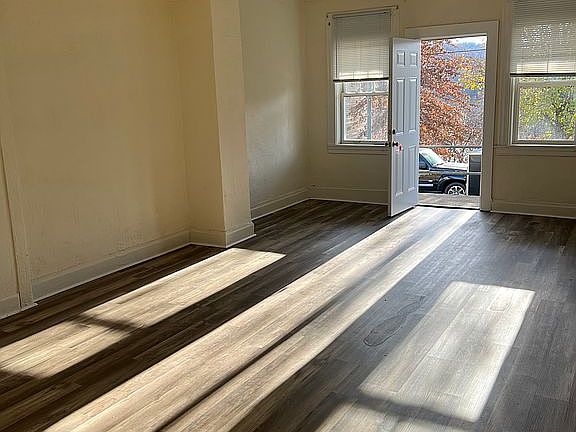 4th image of 35 Sampson St
