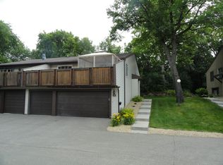 312 River Woods Ln, Burnsville, MN 55337