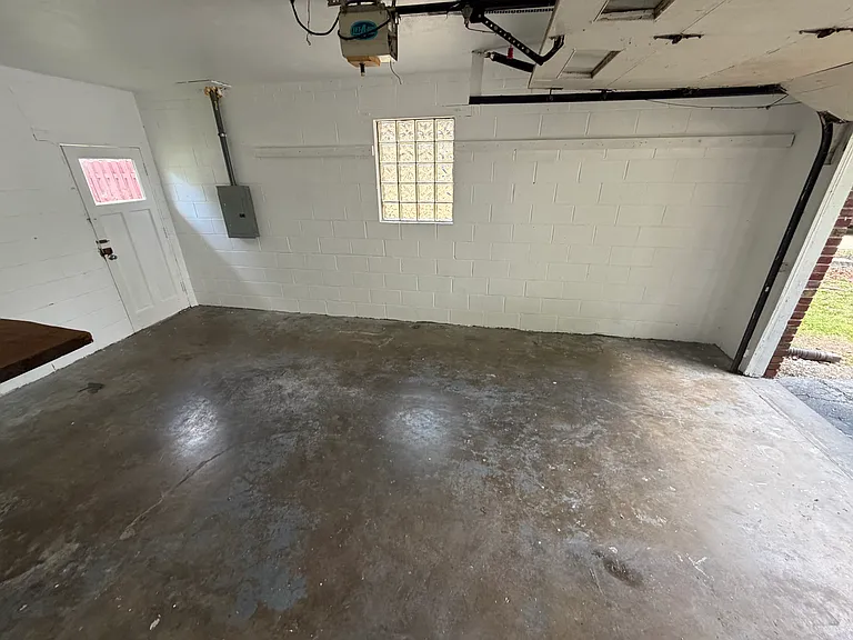 301 Hillcrest Dr — Photo 8