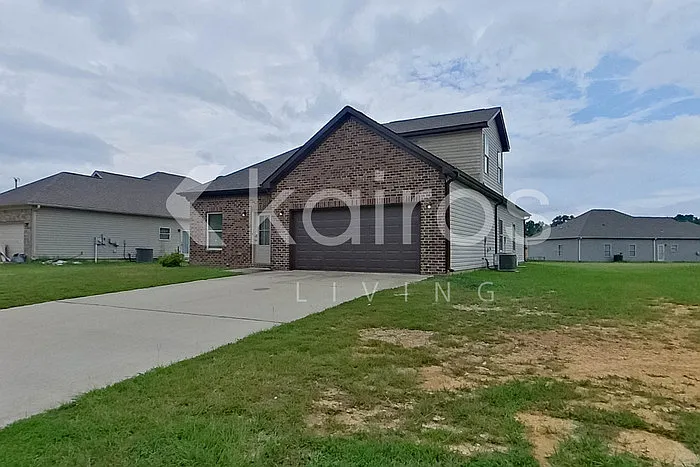 4 bed, 2.0 bath, 1640 sqft, $1,675 — Photo 3
