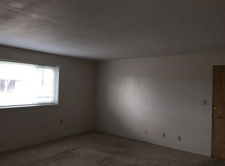 6 Rosewood Ln, Pekin, IL