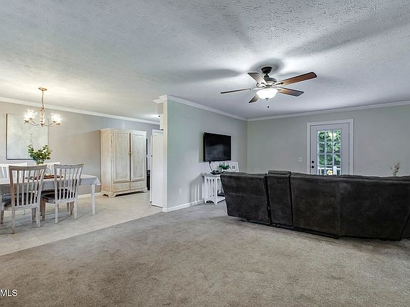 4th image of 142 Hiawatha Trl