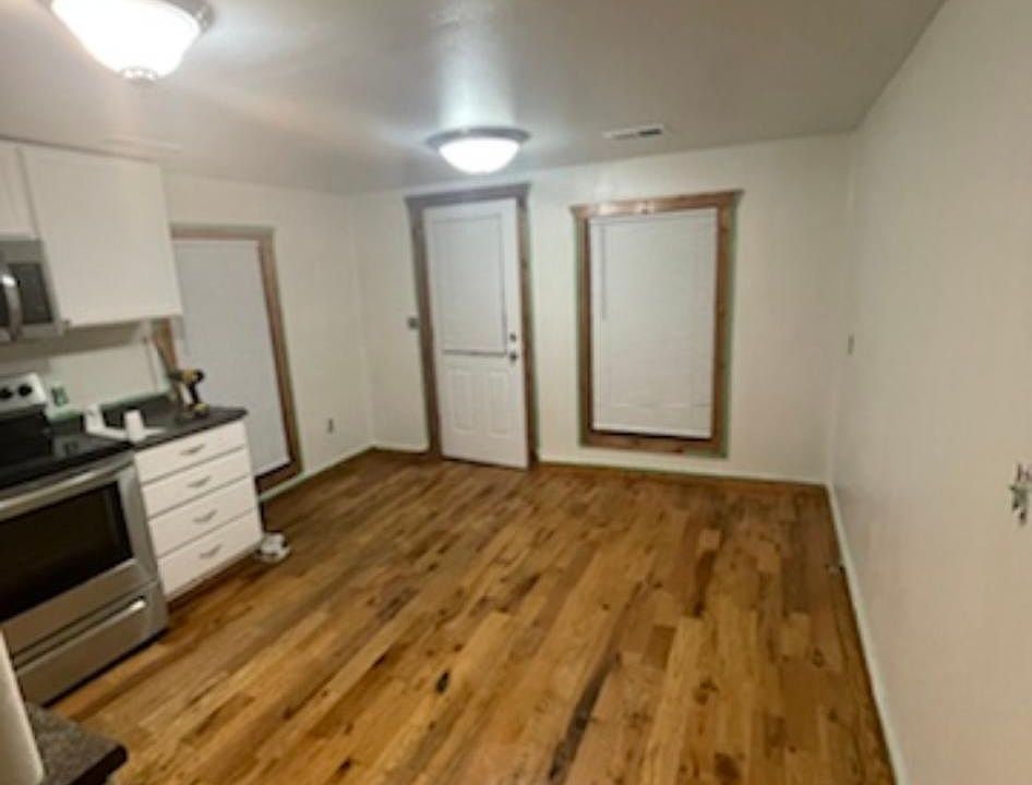 1st image of 125 E 4th St