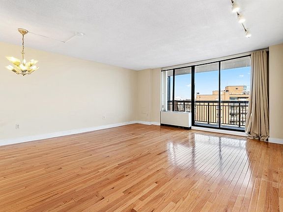 4th image of 50 Longwood Ave APT 920
