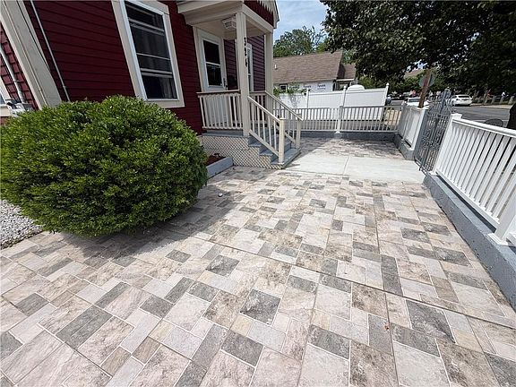 3rd image of 324 Dudley St