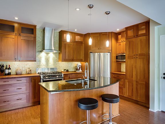Eat-in Kitchen