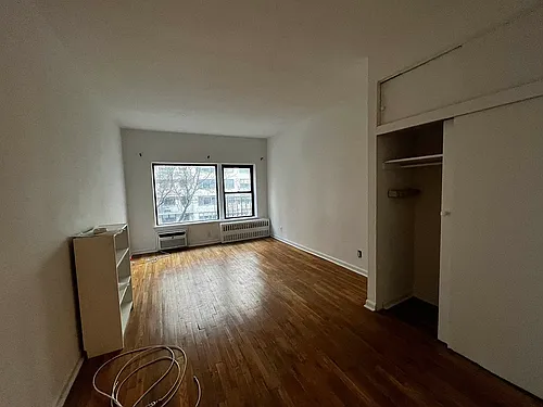 417 E 72nd St #4A Photo 1 417 E 72nd St #4A Photo 1