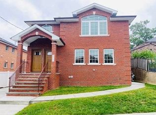 58-47 255th St #1, Little Neck, NY 11362