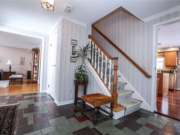 3rd image of 47 Manor Hill Dr