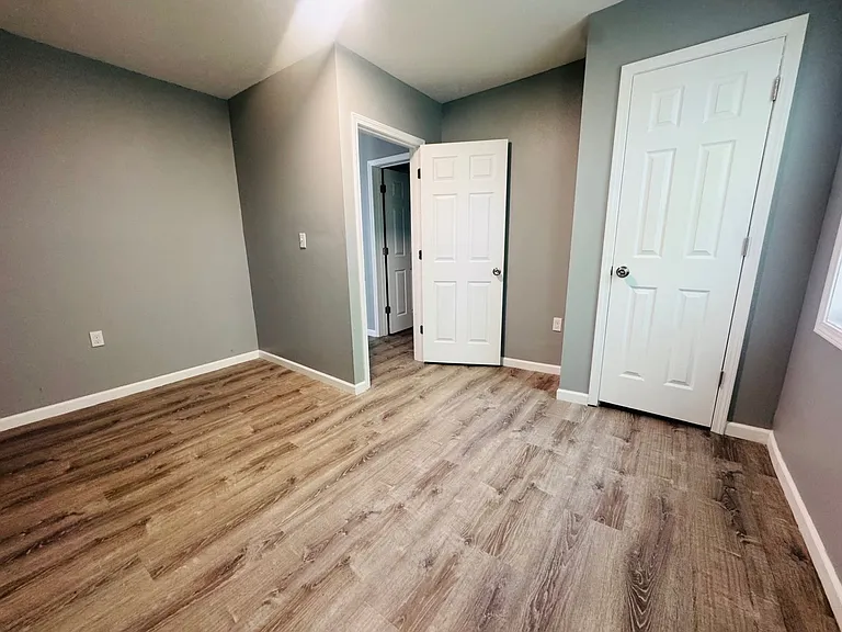 3237 Seymour Ave — Photo 8