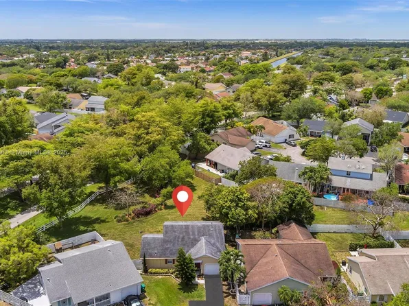 14616 SW 142nd Ct, Miami, FL 33186