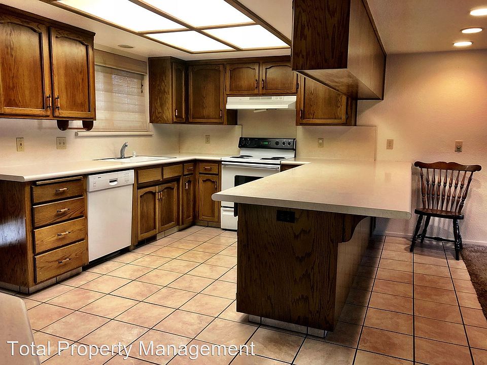 1st image of 2849 W Whitendale Ave