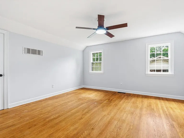 506 Shadow Ln — Photo 10