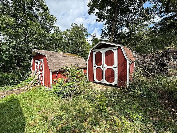 2nd image of 115 Birch Ln