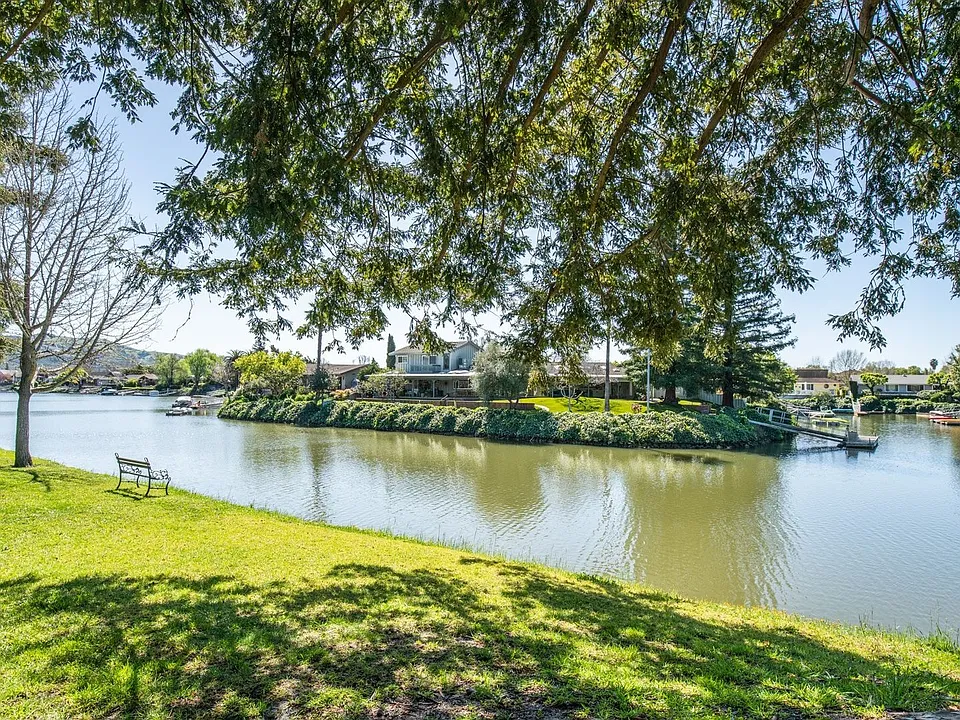 1095 Marina Drive