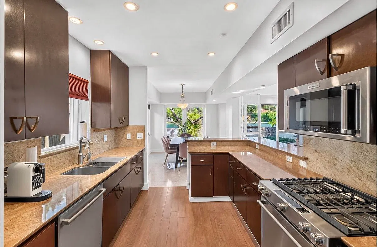 3 bed, 3.0 bath, 2152 sqft, $7,500 — Photo 4
