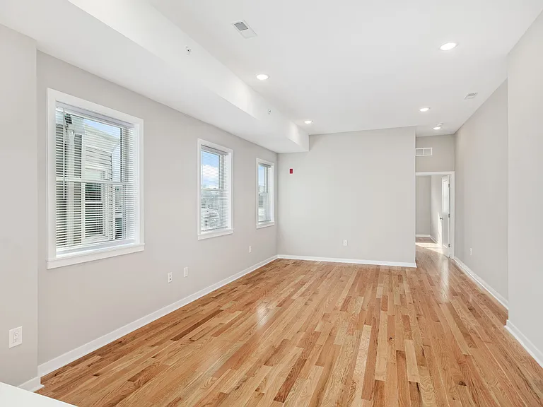 1924 W Girard Ave #3 — Photo 3