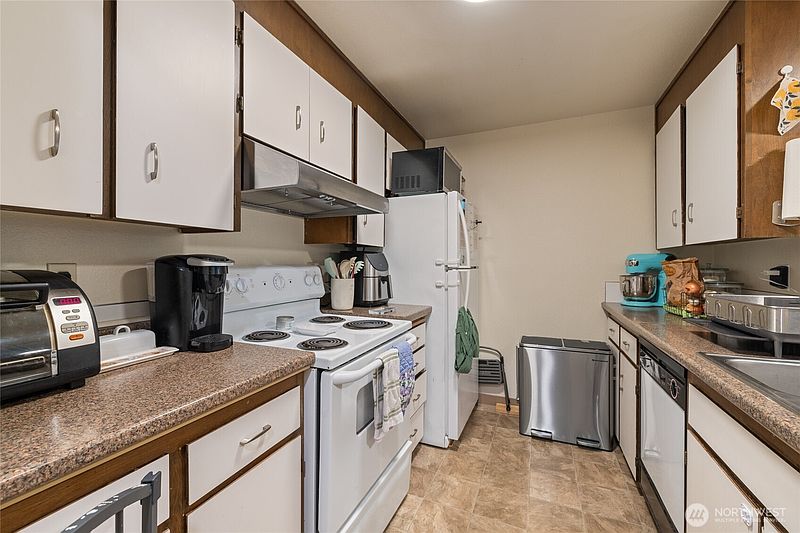 5th image of 6616 6618 51st Avenue E