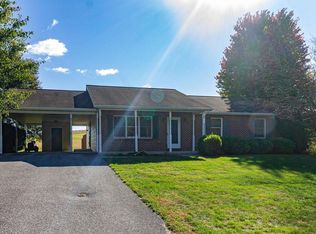 1520 Meadow Green Ln, Chambersburg, PA 17202