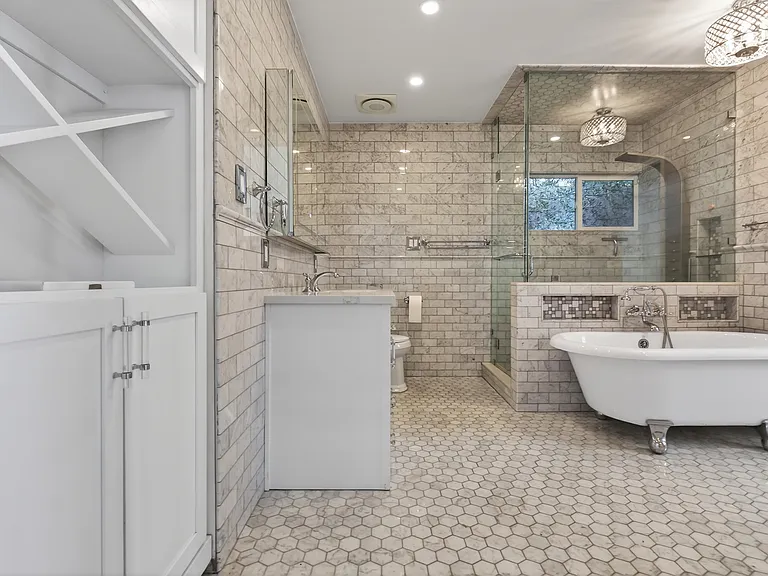 331 Victory Ct — Photo 2