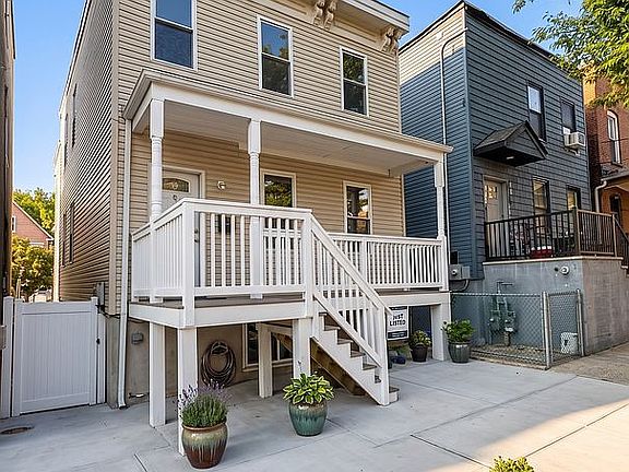 3rd image of 46 Brook St