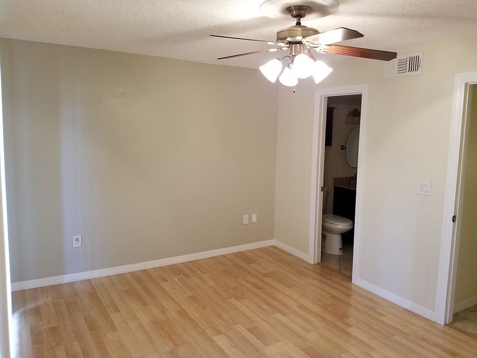 1st image of 2660 Crown Ct