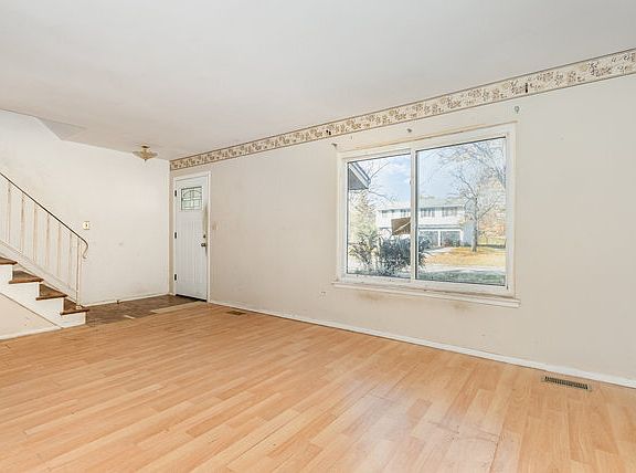 5th image of 1043 Ashridge Ln