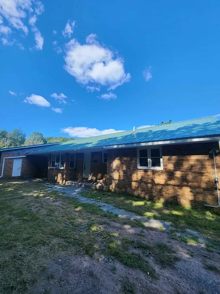 3 bed, $1,950 — Photo 3