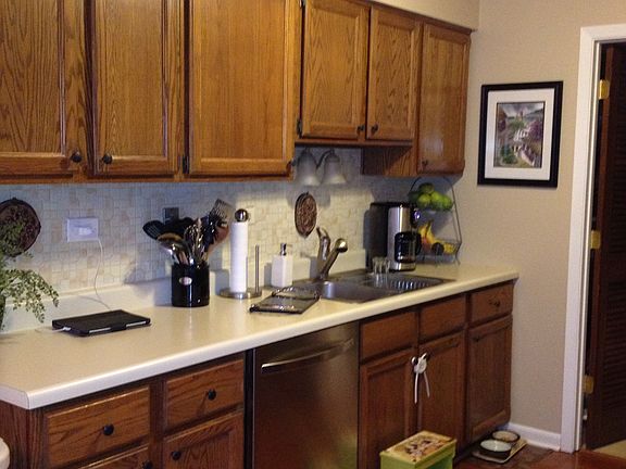 5th image of 584 Willowcreek Ct