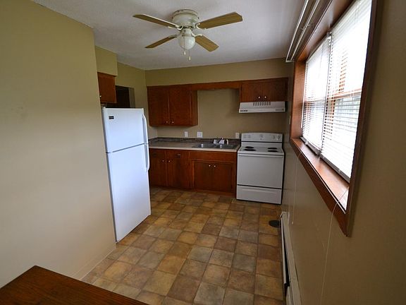 3rd image of 1311 Greeley St S APT 3