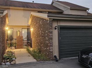 6323 Potomac Cir, West Bloomfield, MI