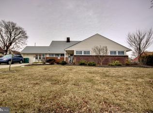 81 Fieldstone Rd, Levittown, PA 19056