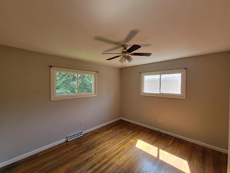 3913 Alan Dr — Photo 7