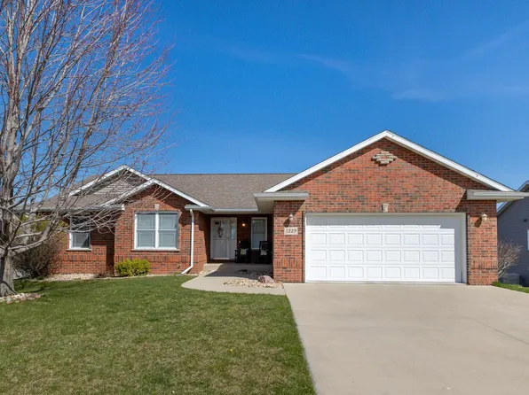 5229 Park Pl, Dubuque, IA 52002