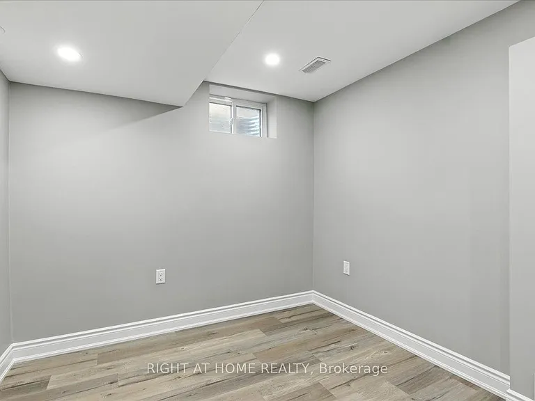 1 Lorilee Cres — Photo 9