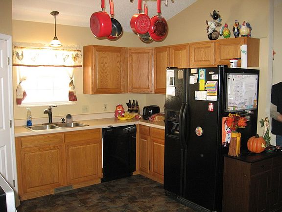 2nd image of 107 Woodbury Ln